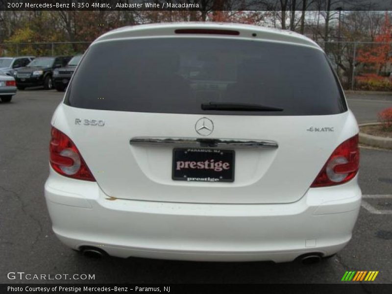 Alabaster White / Macadamia 2007 Mercedes-Benz R 350 4Matic