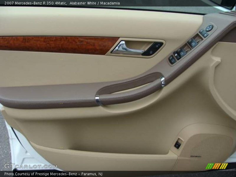 Alabaster White / Macadamia 2007 Mercedes-Benz R 350 4Matic