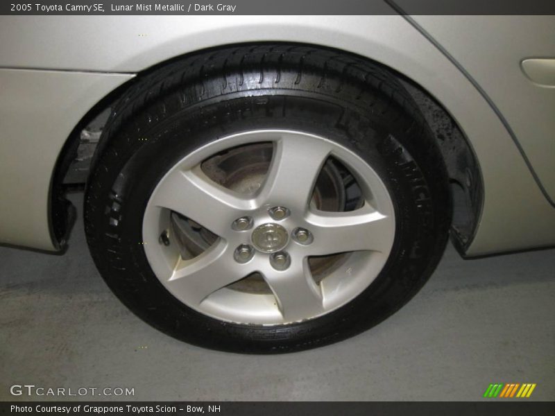 Lunar Mist Metallic / Dark Gray 2005 Toyota Camry SE
