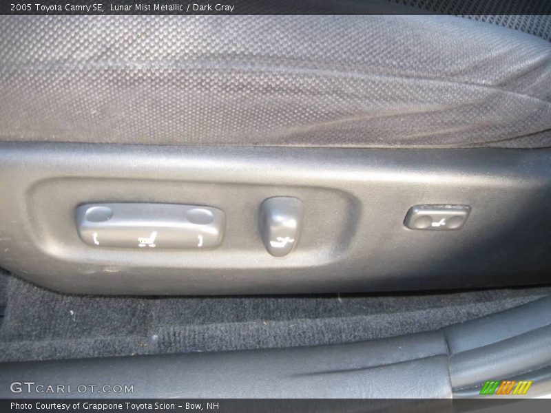 Lunar Mist Metallic / Dark Gray 2005 Toyota Camry SE