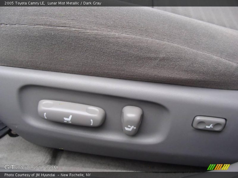 Lunar Mist Metallic / Dark Gray 2005 Toyota Camry LE