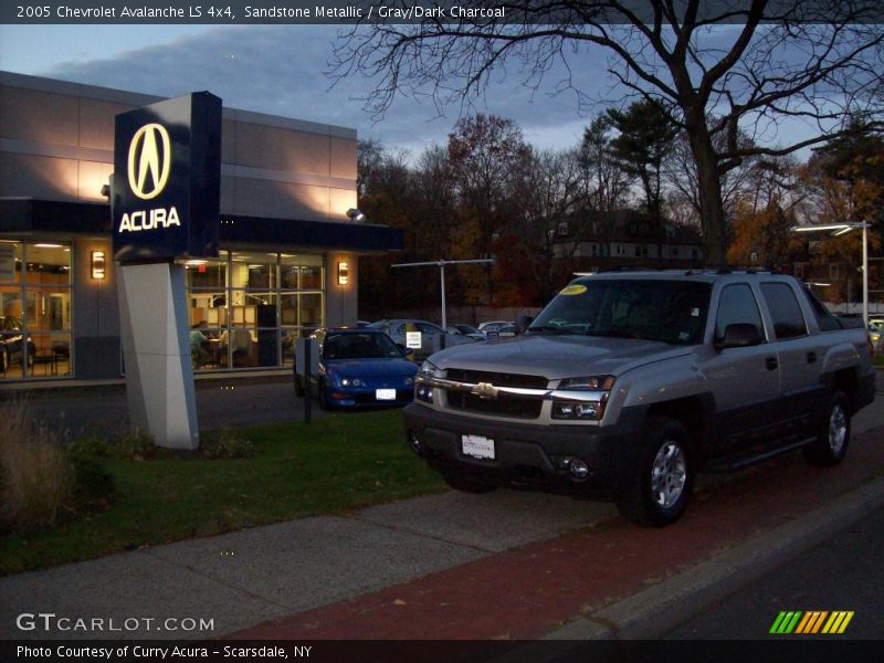 Sandstone Metallic / Gray/Dark Charcoal 2005 Chevrolet Avalanche LS 4x4