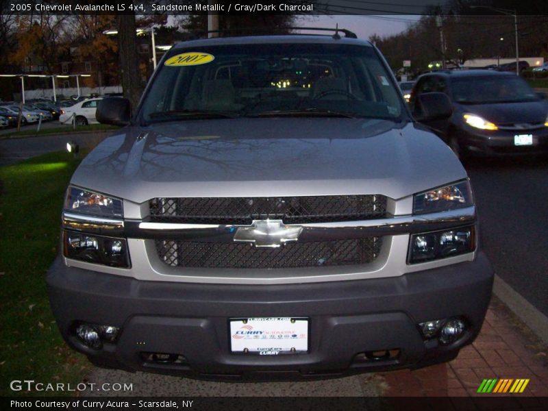 Sandstone Metallic / Gray/Dark Charcoal 2005 Chevrolet Avalanche LS 4x4