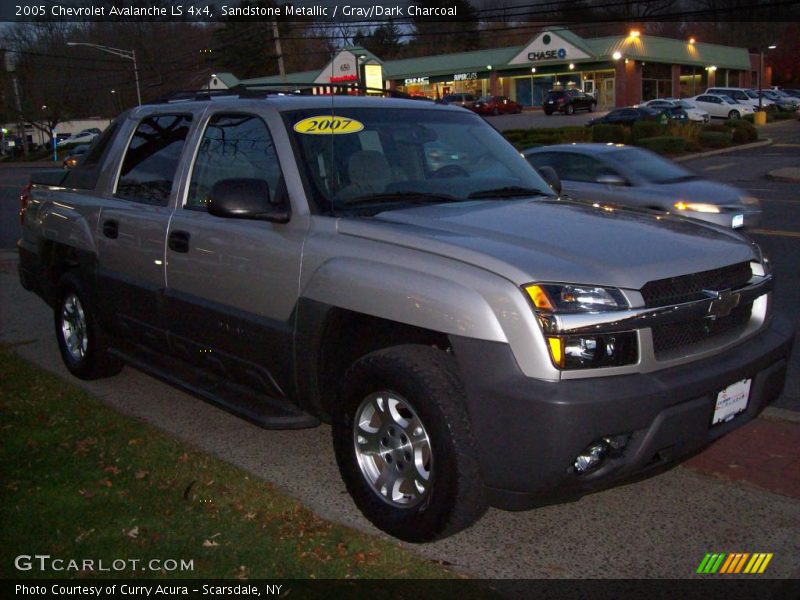 Sandstone Metallic / Gray/Dark Charcoal 2005 Chevrolet Avalanche LS 4x4
