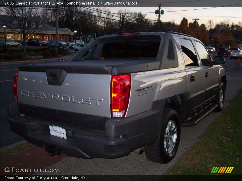 Sandstone Metallic / Gray/Dark Charcoal 2005 Chevrolet Avalanche LS 4x4