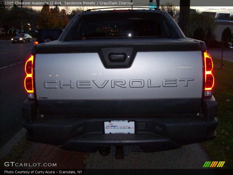 Sandstone Metallic / Gray/Dark Charcoal 2005 Chevrolet Avalanche LS 4x4