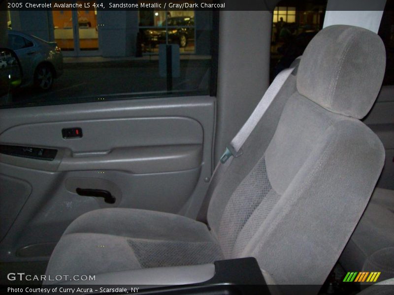 Sandstone Metallic / Gray/Dark Charcoal 2005 Chevrolet Avalanche LS 4x4