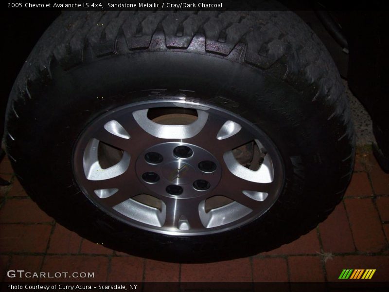 Sandstone Metallic / Gray/Dark Charcoal 2005 Chevrolet Avalanche LS 4x4