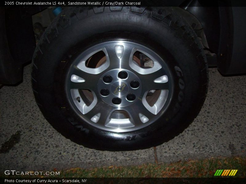 Sandstone Metallic / Gray/Dark Charcoal 2005 Chevrolet Avalanche LS 4x4