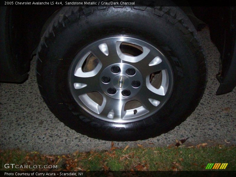 Sandstone Metallic / Gray/Dark Charcoal 2005 Chevrolet Avalanche LS 4x4