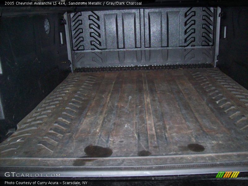 Sandstone Metallic / Gray/Dark Charcoal 2005 Chevrolet Avalanche LS 4x4