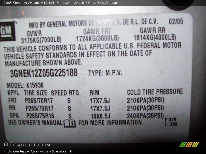Sandstone Metallic / Gray/Dark Charcoal 2005 Chevrolet Avalanche LS 4x4