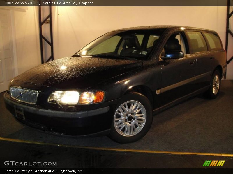 Nautic Blue Metallic / Graphite 2004 Volvo V70 2.4