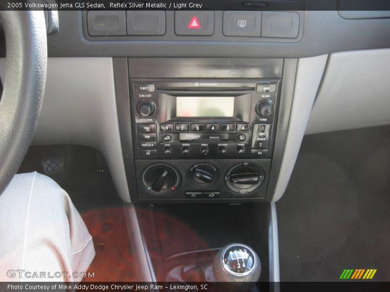 Reflex Silver Metallic / Light Grey 2005 Volkswagen Jetta GLS Sedan