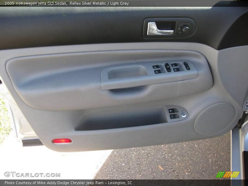 Reflex Silver Metallic / Light Grey 2005 Volkswagen Jetta GLS Sedan