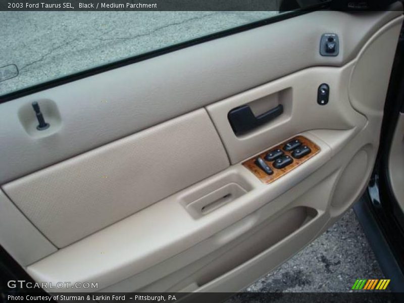 Black / Medium Parchment 2003 Ford Taurus SEL