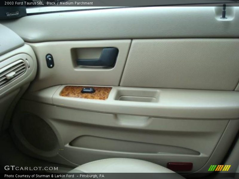 Black / Medium Parchment 2003 Ford Taurus SEL