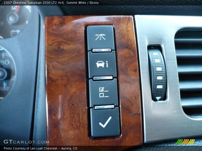 Summit White / Ebony 2007 Chevrolet Suburban 1500 LTZ 4x4