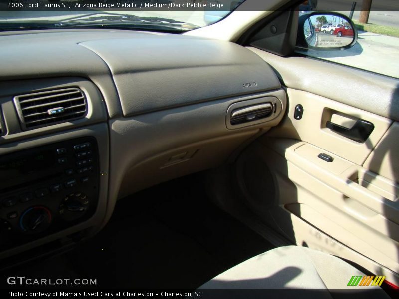 Arizona Beige Metallic / Medium/Dark Pebble Beige 2006 Ford Taurus SE
