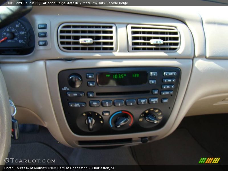 Arizona Beige Metallic / Medium/Dark Pebble Beige 2006 Ford Taurus SE