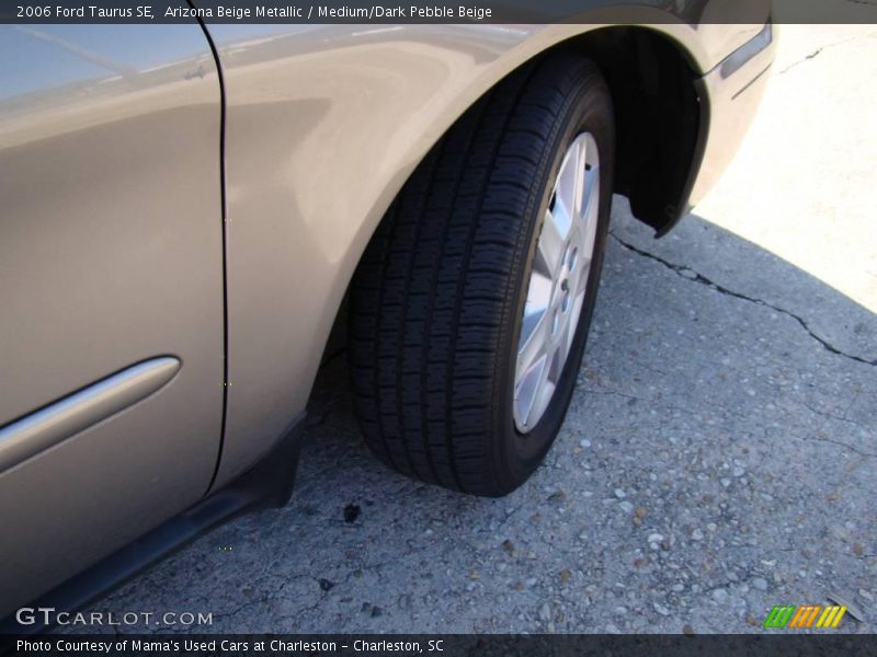 Arizona Beige Metallic / Medium/Dark Pebble Beige 2006 Ford Taurus SE