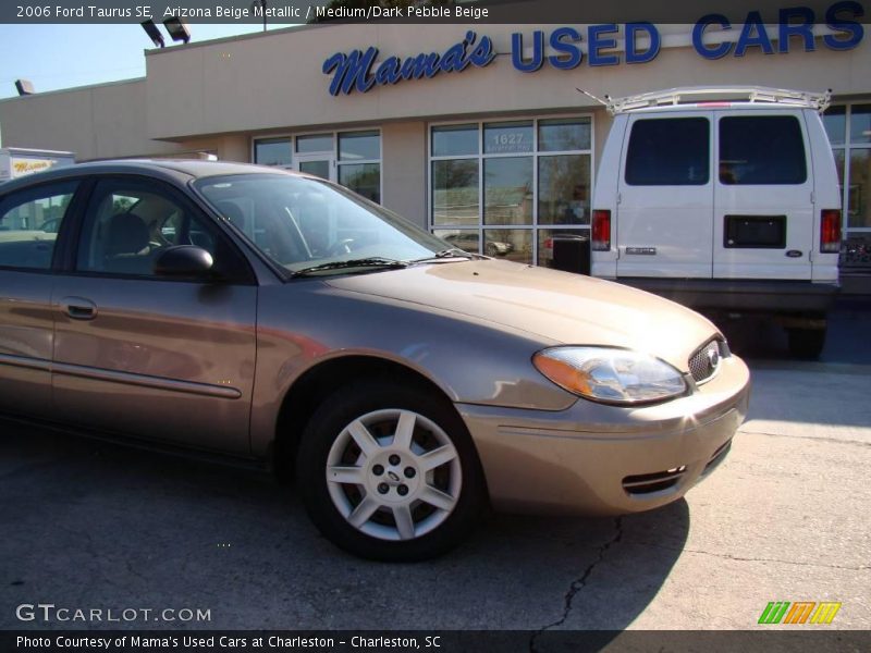 Arizona Beige Metallic / Medium/Dark Pebble Beige 2006 Ford Taurus SE