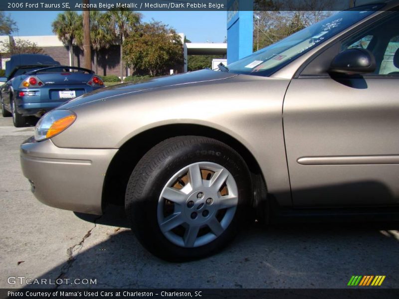 Arizona Beige Metallic / Medium/Dark Pebble Beige 2006 Ford Taurus SE