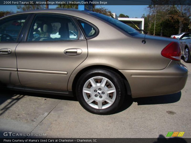Arizona Beige Metallic / Medium/Dark Pebble Beige 2006 Ford Taurus SE