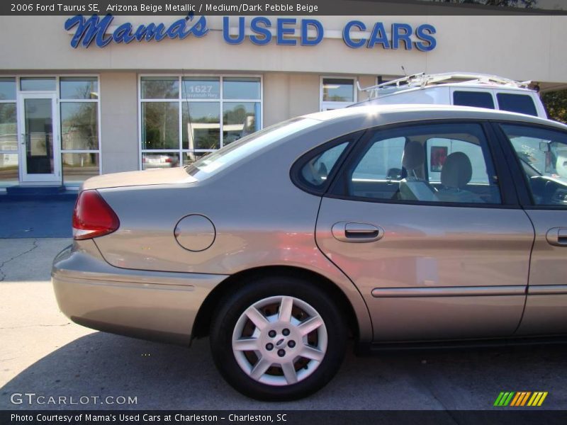 Arizona Beige Metallic / Medium/Dark Pebble Beige 2006 Ford Taurus SE