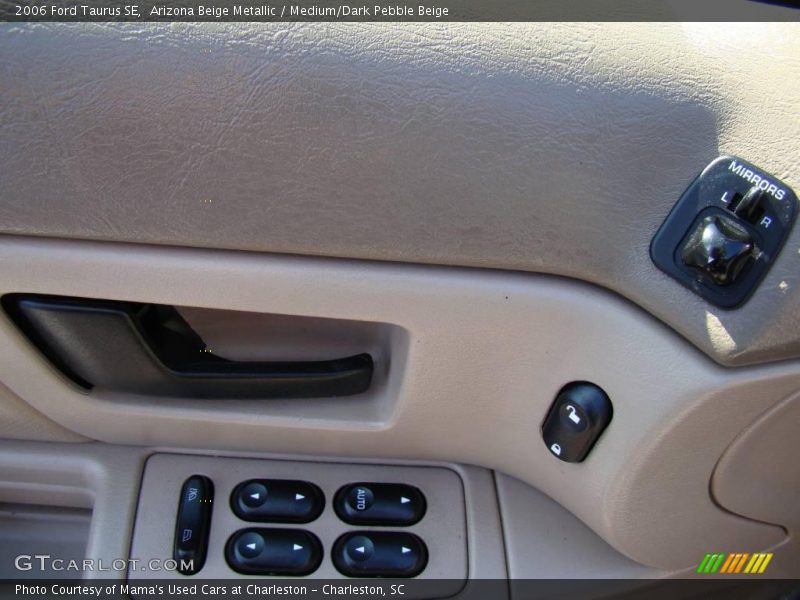 Arizona Beige Metallic / Medium/Dark Pebble Beige 2006 Ford Taurus SE
