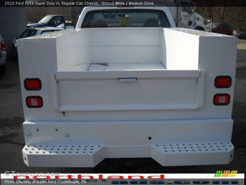 Oxford White / Medium Stone 2010 Ford F350 Super Duty XL Regular Cab Chassis
