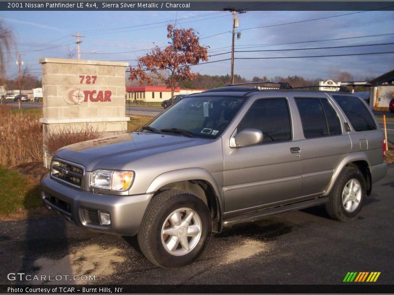 Sierra Silver Metallic / Charcoal 2001 Nissan Pathfinder LE 4x4