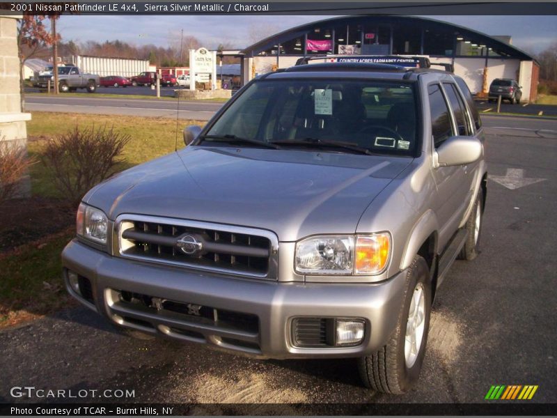 Sierra Silver Metallic / Charcoal 2001 Nissan Pathfinder LE 4x4