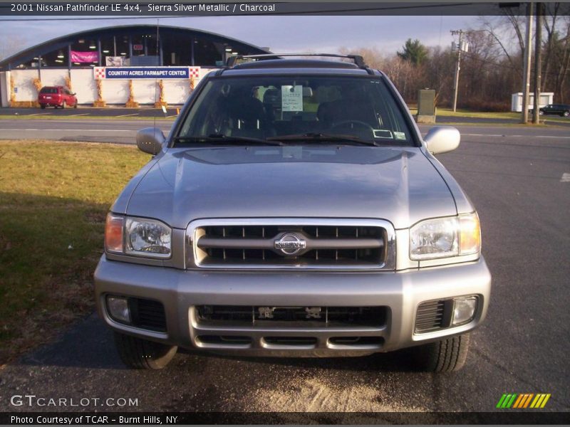 Sierra Silver Metallic / Charcoal 2001 Nissan Pathfinder LE 4x4