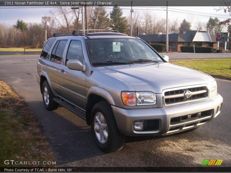 Sierra Silver Metallic / Charcoal 2001 Nissan Pathfinder LE 4x4