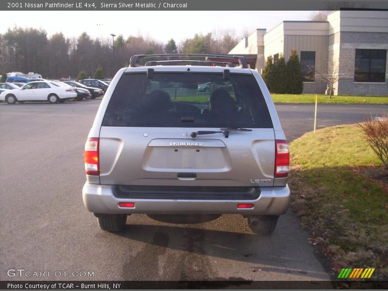 Sierra Silver Metallic / Charcoal 2001 Nissan Pathfinder LE 4x4