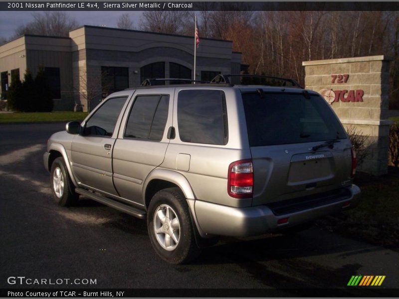 Sierra Silver Metallic / Charcoal 2001 Nissan Pathfinder LE 4x4