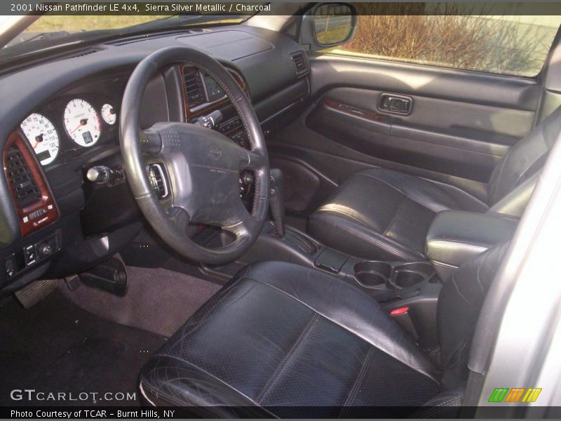 Sierra Silver Metallic / Charcoal 2001 Nissan Pathfinder LE 4x4