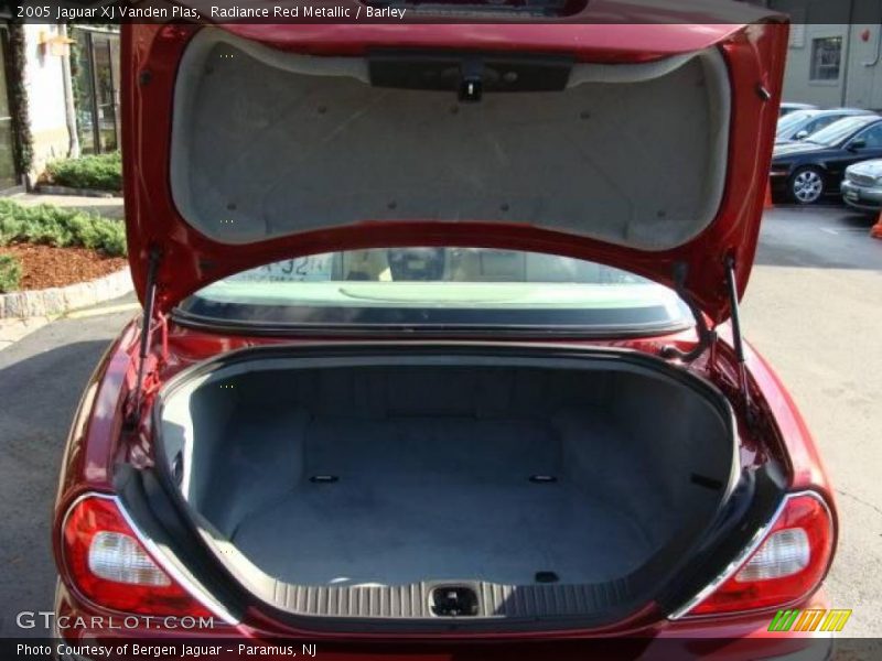 Radiance Red Metallic / Barley 2005 Jaguar XJ Vanden Plas