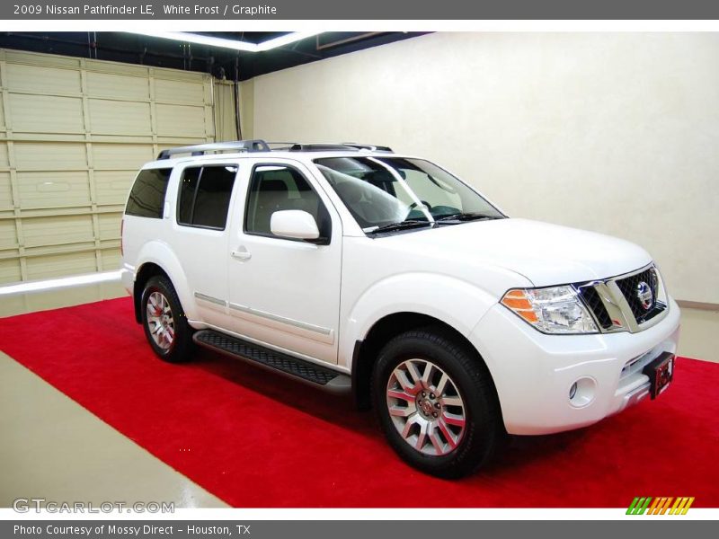 White Frost / Graphite 2009 Nissan Pathfinder LE