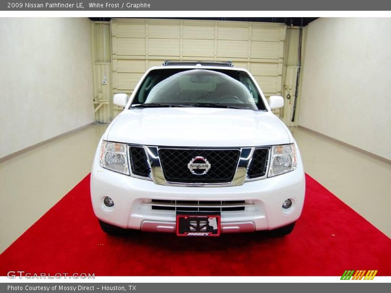 White Frost / Graphite 2009 Nissan Pathfinder LE
