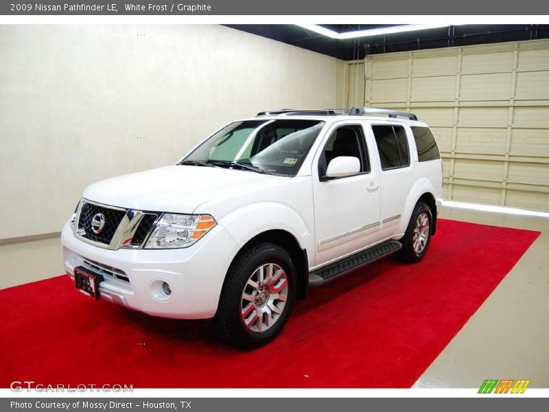 White Frost / Graphite 2009 Nissan Pathfinder LE