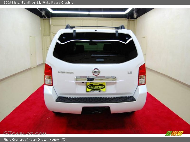 White Frost / Graphite 2009 Nissan Pathfinder LE