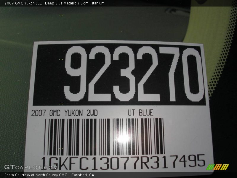 Deep Blue Metallic / Light Titanium 2007 GMC Yukon SLE