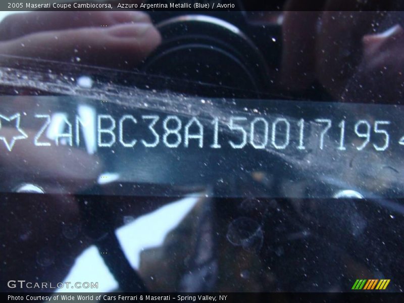 Azzuro Argentina Metallic (Blue) / Avorio 2005 Maserati Coupe Cambiocorsa