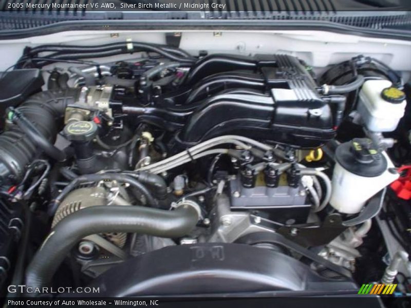 Silver Birch Metallic / Midnight Grey 2005 Mercury Mountaineer V6 AWD