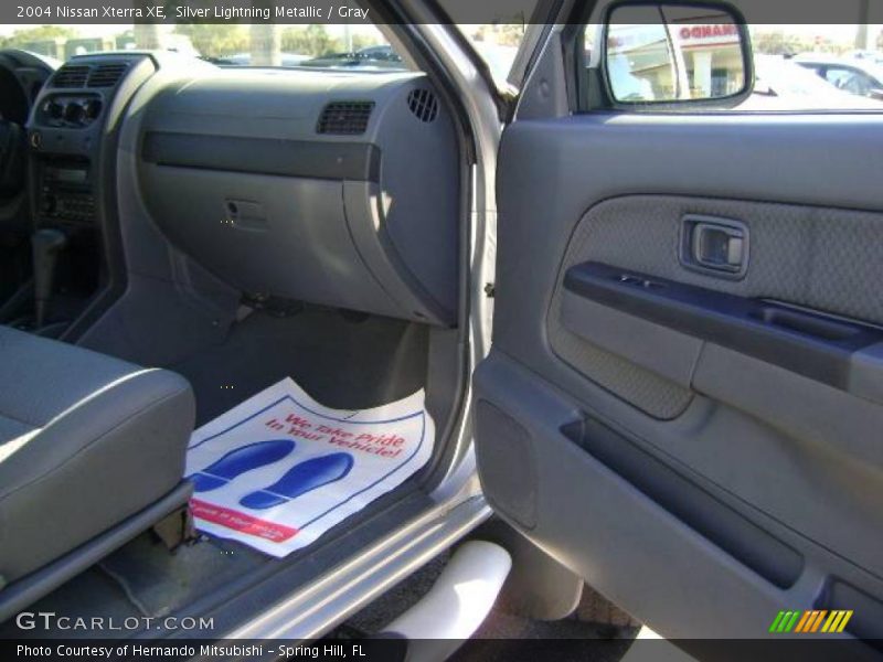 Silver Lightning Metallic / Gray 2004 Nissan Xterra XE