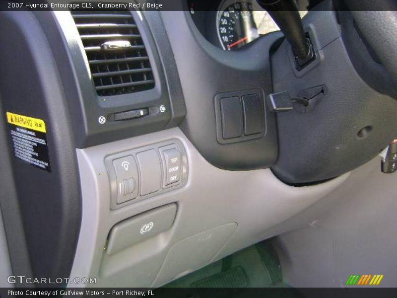 Cranberry Red / Beige 2007 Hyundai Entourage GLS
