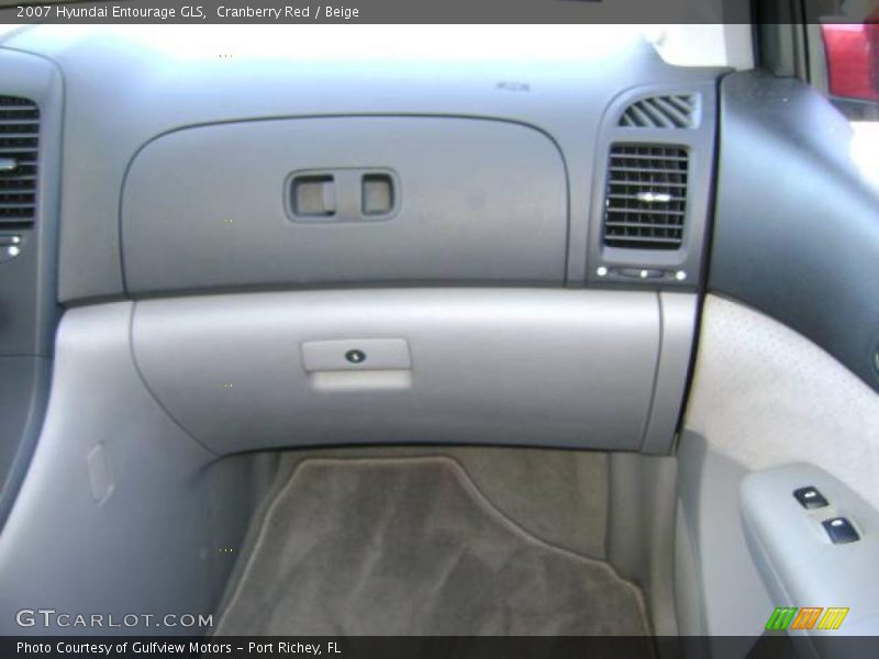 Cranberry Red / Beige 2007 Hyundai Entourage GLS
