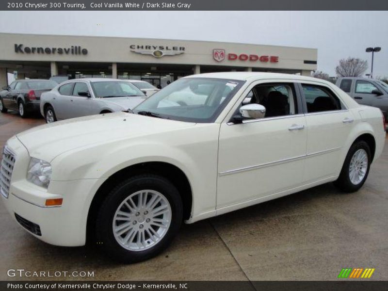 Cool Vanilla White / Dark Slate Gray 2010 Chrysler 300 Touring